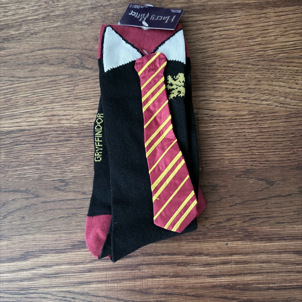 Harry Potter Gryffindor Themed Socks with Tie Design